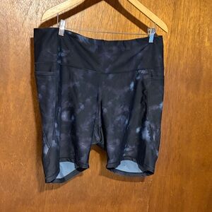 Old Navy Women's Black Tie-Dye Bike Shorts